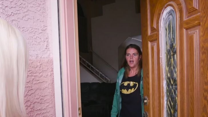 Au adoptat copiii vecinei moarte de cancer deși erau săraci. Apoi, într-o zi, cineva a bătut la ușă