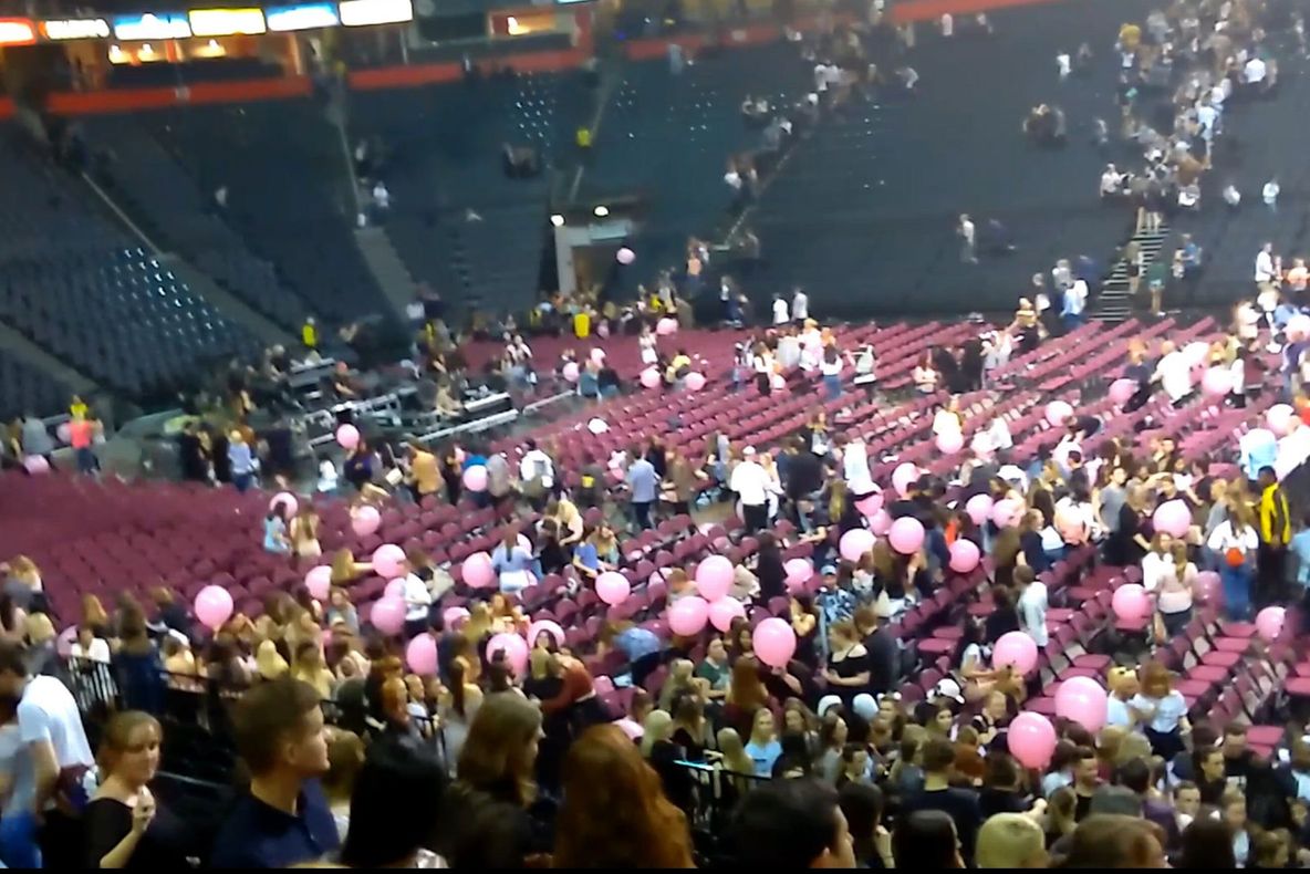 Ariana Grande, Bieber şi Coldplay -CONCERT OMAGIU la Manchester, duminică, în memoria victimelor