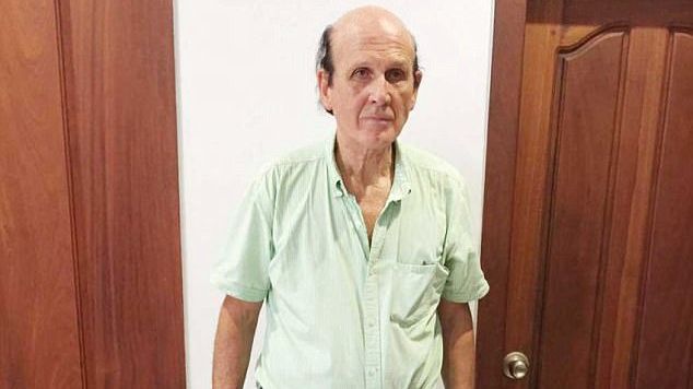 Şocant! Un medic păcălea minore de 12 ani cu păpuşi Barbie şi dulciuri, pentru a abuza sexual de ele