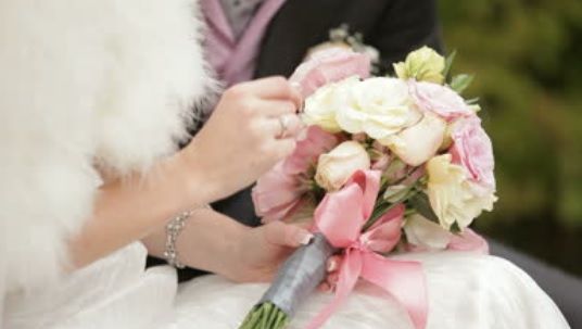 Prima căsătorie. Firea vrea să dea 1.500 de lei fiecărui cuplu care se căsătoreşte. CONDIŢIILE