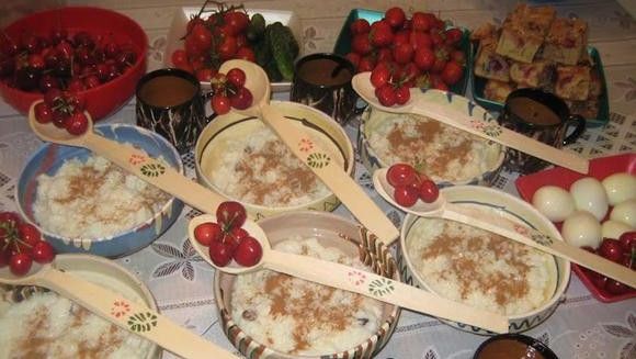 MOŞII DE VARĂ 2017. Ce NU ai voie să dai de pomană de Sâmbăta Morţilor. Multă lume nu ştie asta