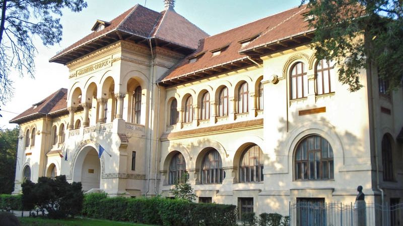 Angajaţii din muzee protestează în fața Ministerului Culturii tocmai de Noaptea muzeelor