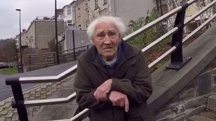 La prima vedere pare un bunic oarecare, dar chiar și familia lui a fost oripilată de ce a făcut