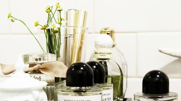 Ce se întâmplă dacă ții parfumul în baie. Nu vei mai face asta niciodată