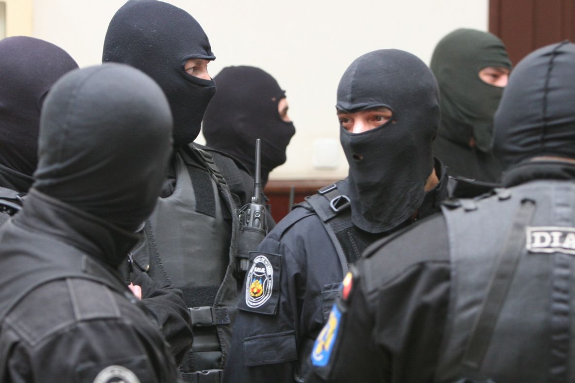 Percheziţii de amploare la comercianţii de piei de animale. Prejudicii de aproape un milion de euro