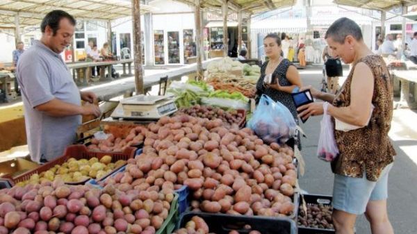 Mare atenţie atunci când cumperi cartofi. Dacă arată aşa, sunt toxici!
