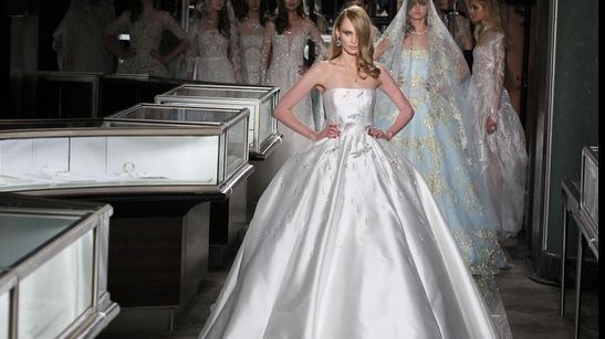 Cum arată rochia de mireasă de 2,1 milioane de dolari