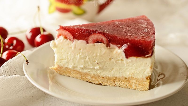 Prăjitură delicioasă cu iaurt şi cireşe. Numai bună pentru această perioadă