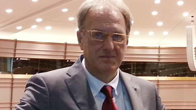 Primarul care oferă 2.000 de euro fiecărei persoane care hotărăşte să se mute în localitatea lui