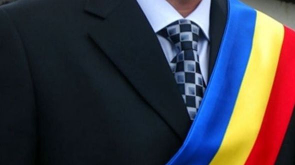 SALARII MAI MARI pentru primari: cât primesc în plus faţă de grila iniţială