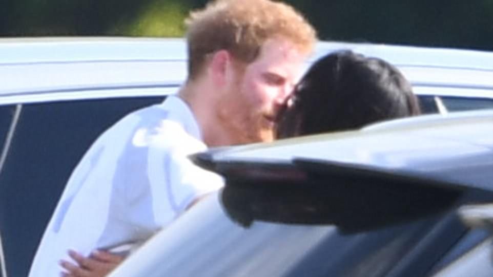 Prinţul Harry şi-a prezentat oficial noua iubită 