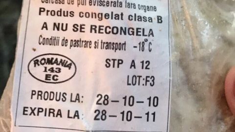 Carne de pui expirată de şase ani, vândută în magazin