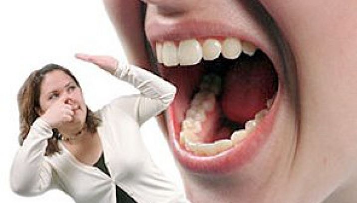 Toți oamenii au această problemă! Cum să scapi de mirosul neplăcut din gură