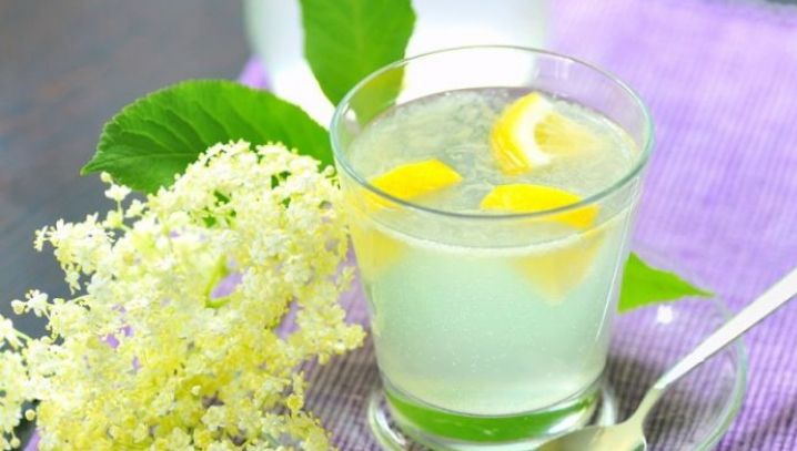 Băutura copilăriei multor români! Iată cum se prepară cea mai delicioasă socată!