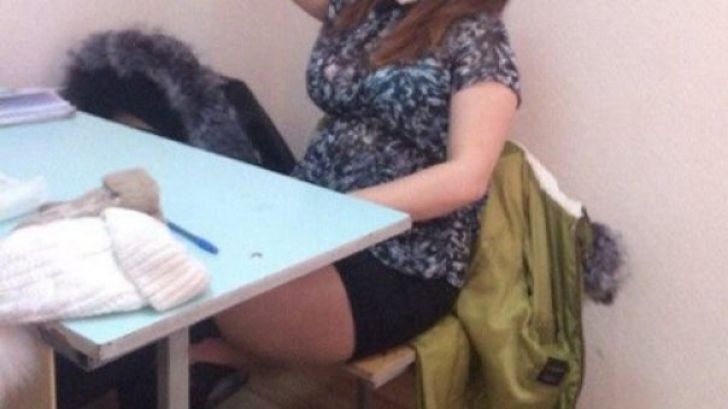 Elevă exmatriculată după ce a fost surprinsă făcând asta, la școală