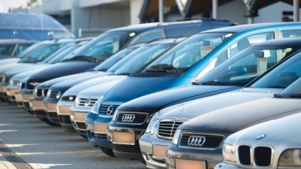 Frână pentru mașinile rulate. Se pregătește o nouă taxă auto 