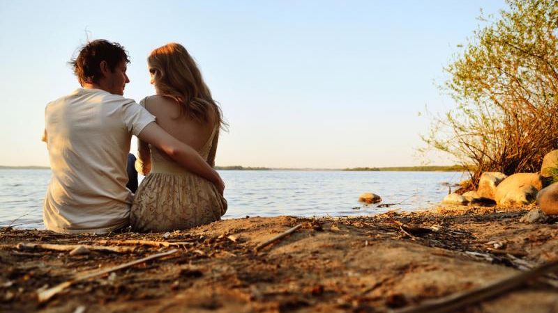 Vrei să-i spui ”te iubesc!”, dar crezi că e timpul? Află când e momentul potrivit să faci asta