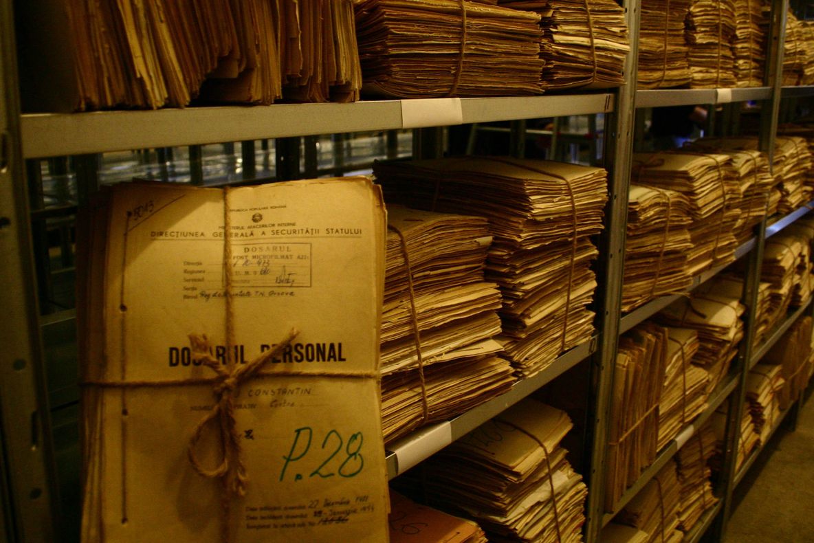 Ce documente sau informaţii compromiţătoare credeţi că ascunde arhiva SIPA?