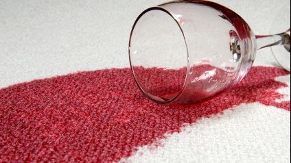 Soluție revoluționară. Cum să cureți orice pată pe loc, cu două ingrediente naturale 