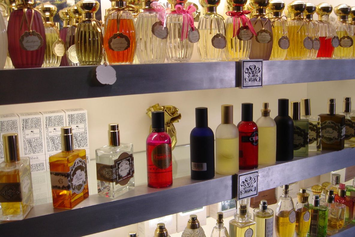 5 parfumuri de foarte buna calitate pe care merita sa le cumperi