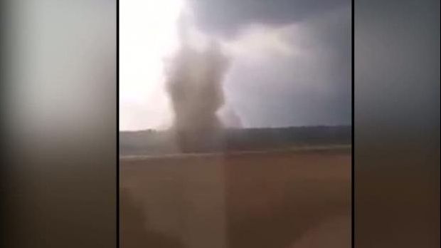 S-au dus să facă plajă, dar i-a lovit NENOROCIREA! O tornadă a băgat 10 oameni în spital