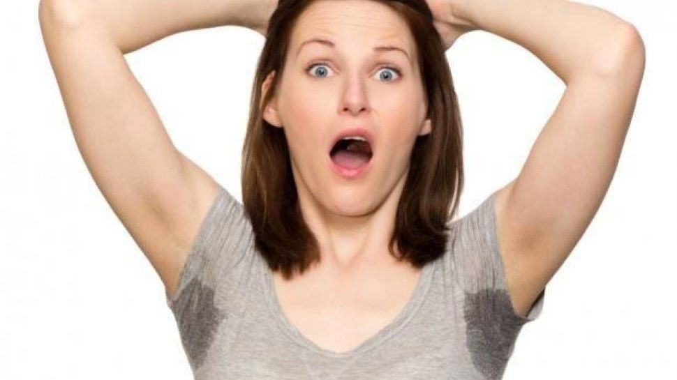 Remediul natural împotriva transpiraţiei! Nu te vei mai confrunta cu petele nedorite de pe haine