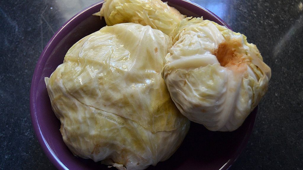 Ce trebuie să pui, din când în când, în butoiul cu varză pentru a nu se acri prea tare. Ingredientul care o păstrează mult timp în stare perfectă