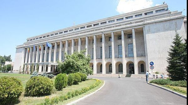 Manifestaţie de susţinere pentru premierul Grindeanu, în Piaţa Victoriei: "Sorine, fii bărbat!"