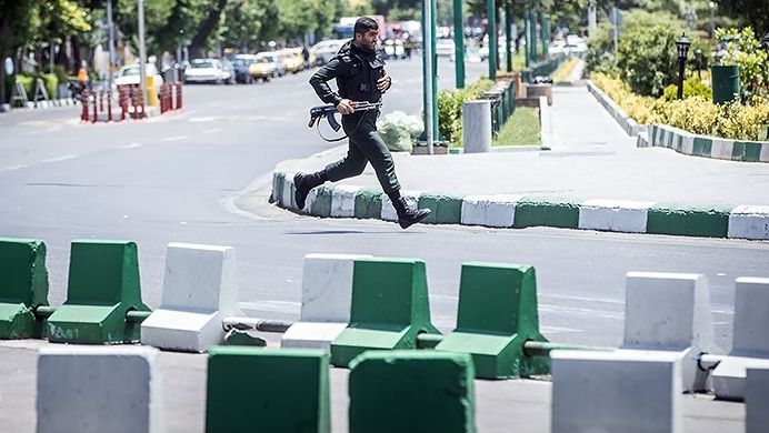 Atac terorist cu mitraliere și bombe în TEHERAN. 13 morți, zeci de răniți. ISIS revendică atentatul