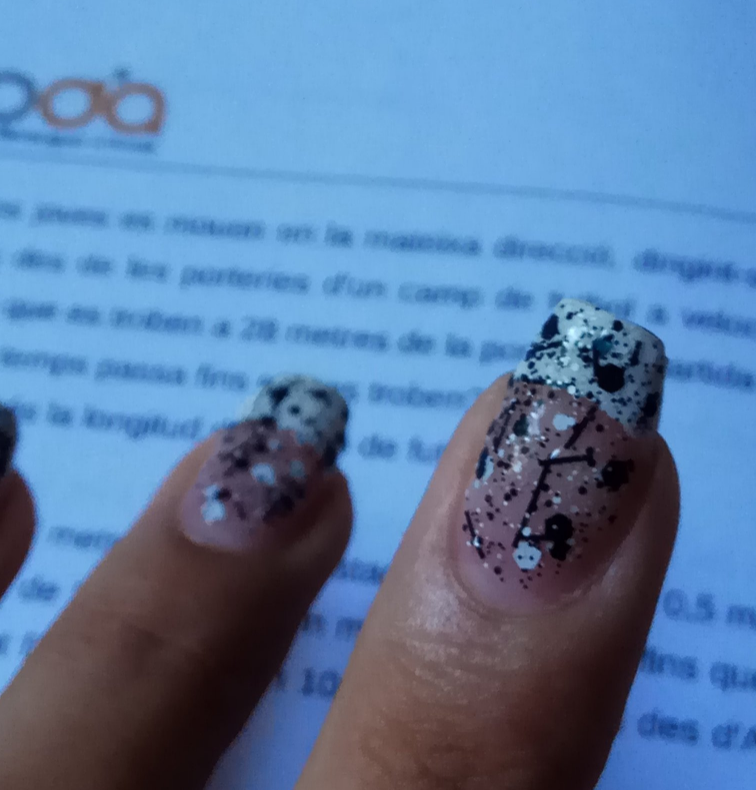 Acest student și-a folosit unghiile ca să copieze la examenul de fizică