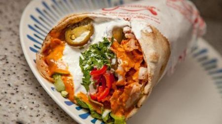 Cazul copilului mort după ce a mâncat shaorma: Patronul fast-food-ului, audiat la Poliţia Capitalei