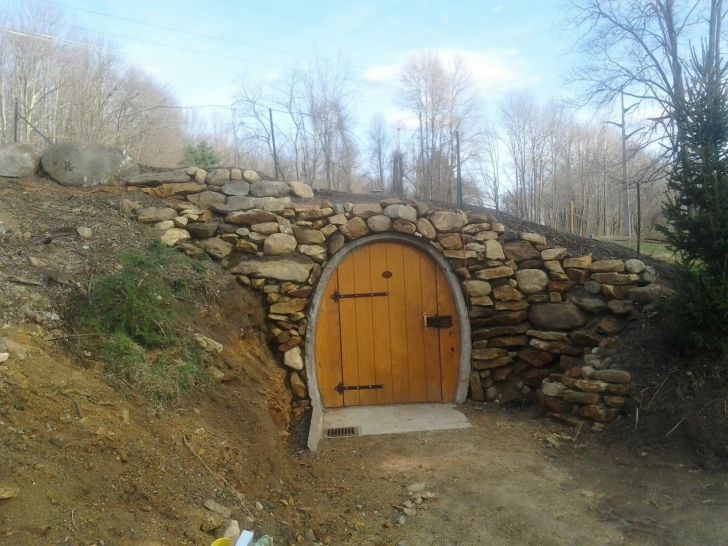 A construit casa Hobbit ieftin şi cu puţină muncă depusă. Este ascunzătoarea perfectă