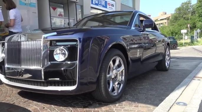 Rolls-Royce-ul de 13 milioane $ a ieşit pe străzi. Cum arată maşina comandată de un colecţionar