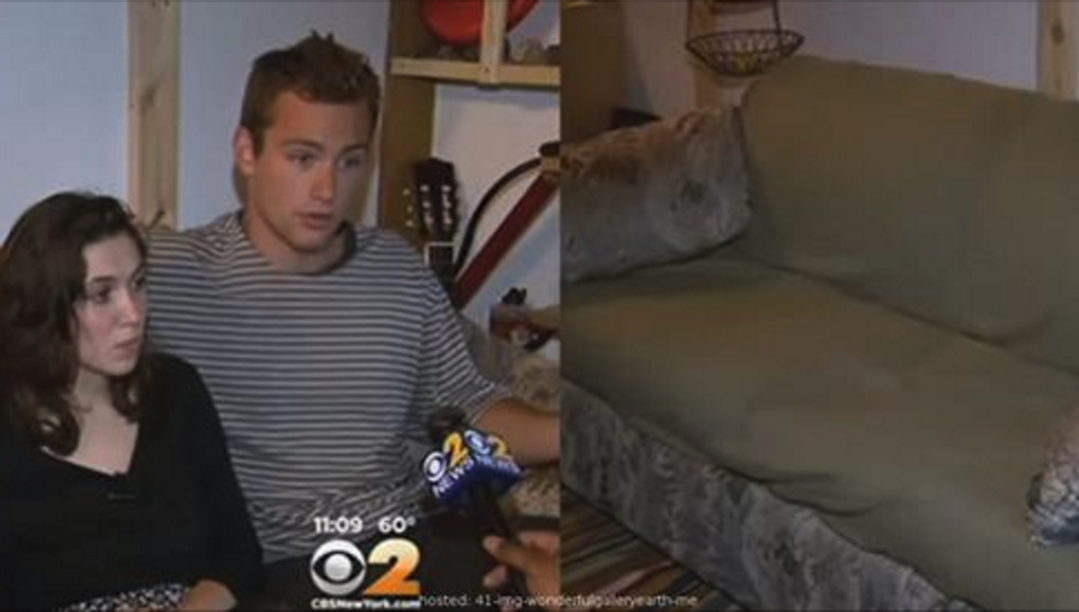 Erau săraci, vecinii le-au donat o canapea. Au simţit ceva sub pernă. Au întors-o, au găsit o avere