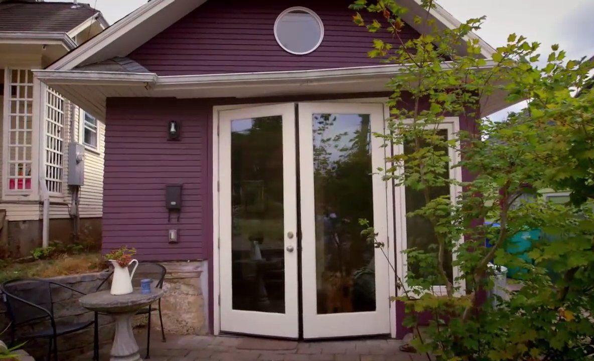 A transformat garajul, ieftin şi rapid, într-o adevărată casă. Apoi, şi-a mutat soacra acolo