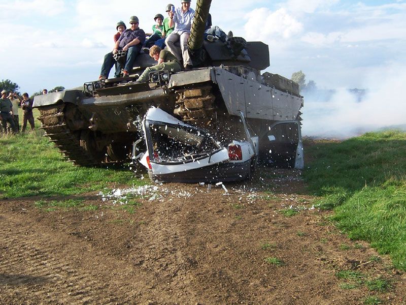 A luat de pe e-bay un TANC folosit în Războiul din Golf.ULUITOR ce a găsit în rezervor.S-a îmbogăţit