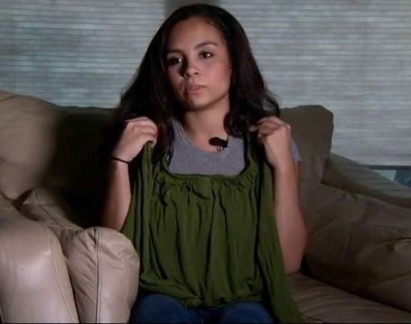 Cum a mers îmbrăcată această fată la balul de la finalul clasei a VIII-a. Directorul a dat-o afară