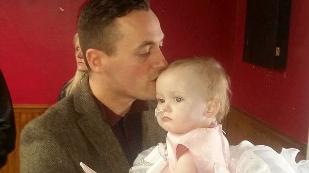 Grav bolnavă, fetița avea 2 zile de trăit. Nimeni nu se aștepta la ideea incredibilă a tatălui