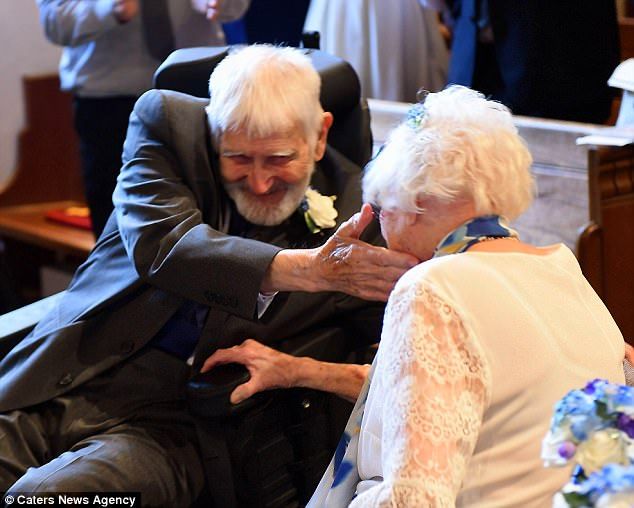 Cine este cea mai în vârstă mireasă din lume. Cum arată alesul său