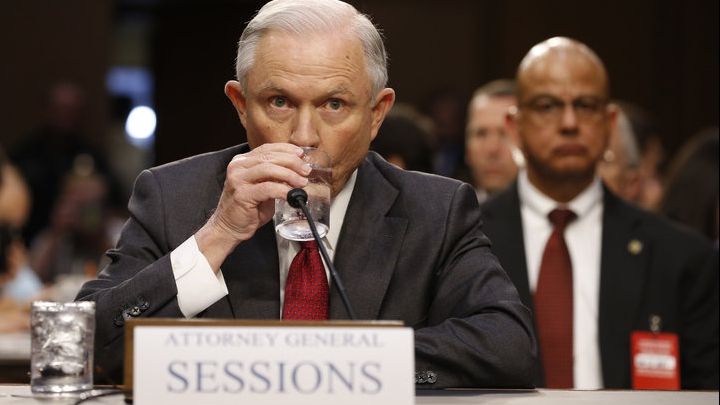 Procurorul general al SUA sare în ajutorul lui Trump şi neagă orice înţelegere cu Rusia 