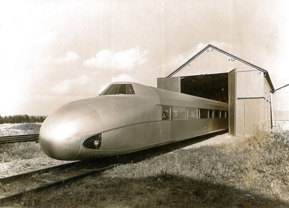 Cum arată cel mai rapid tren din lume. I-au pus motorul de la un avion de luptă, atingea 230 km/h 