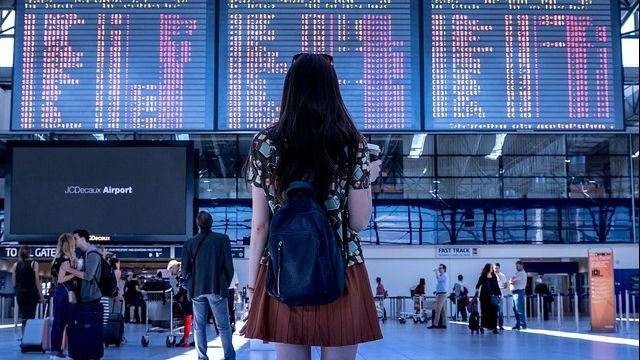 Interzis minorilor. Ce au găsit angajații unui aeroport în valiza unui pasager. Au râs cu lacrimi 