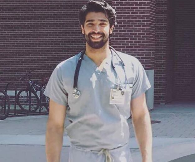 "Caut coleg de apartament" -anunţul banal care face furori pe internet.Cum arată cel care l-a postat