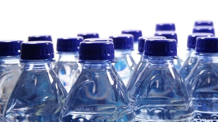De ce apa îmbuteliată are termen de valabilitate