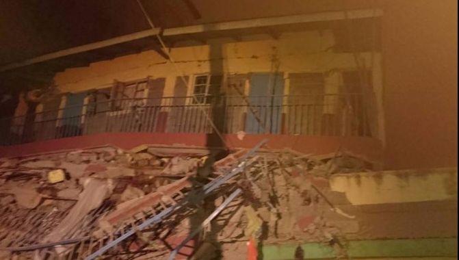 Un bloc de 7 etaje s-a prăbuşit din senin într-o zonă rezidenţială