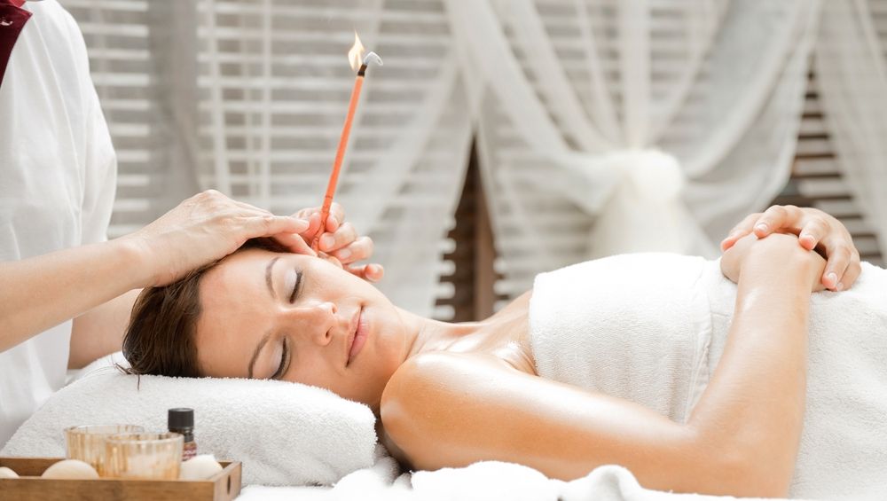 Cum scoţi dopurile de ceară din ureche cu o lumânare