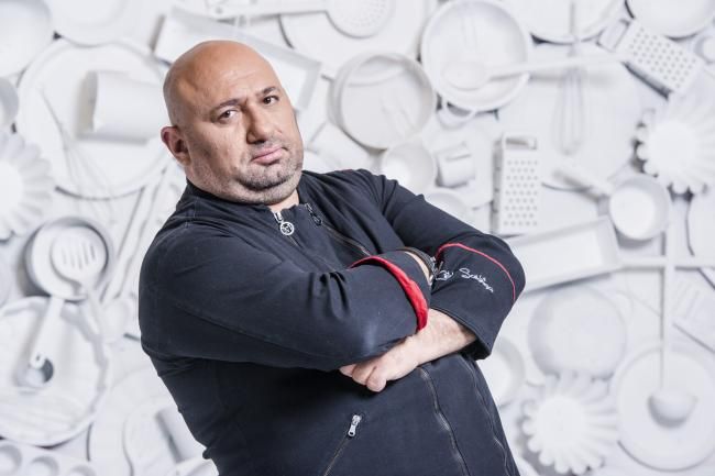 A renunţat la un singur aliment şi a slăbit 30 de kg. Transformarea lui Chef Scărlătescu