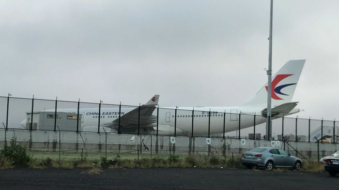 Tragedie evitată pe ultima sută de metri. Un avion a aterizat forțat din cauza unei fisuri în motor