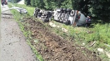 Cisternă cu benzină răsturnată pe Autostrada A3. Traficul a fost blocat 8 ore