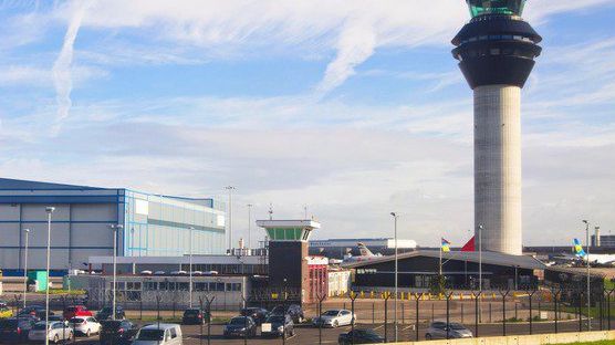 Alertă la Manchester. Aeroport evacuat, în urma descoperirii unui bagaj suspect
